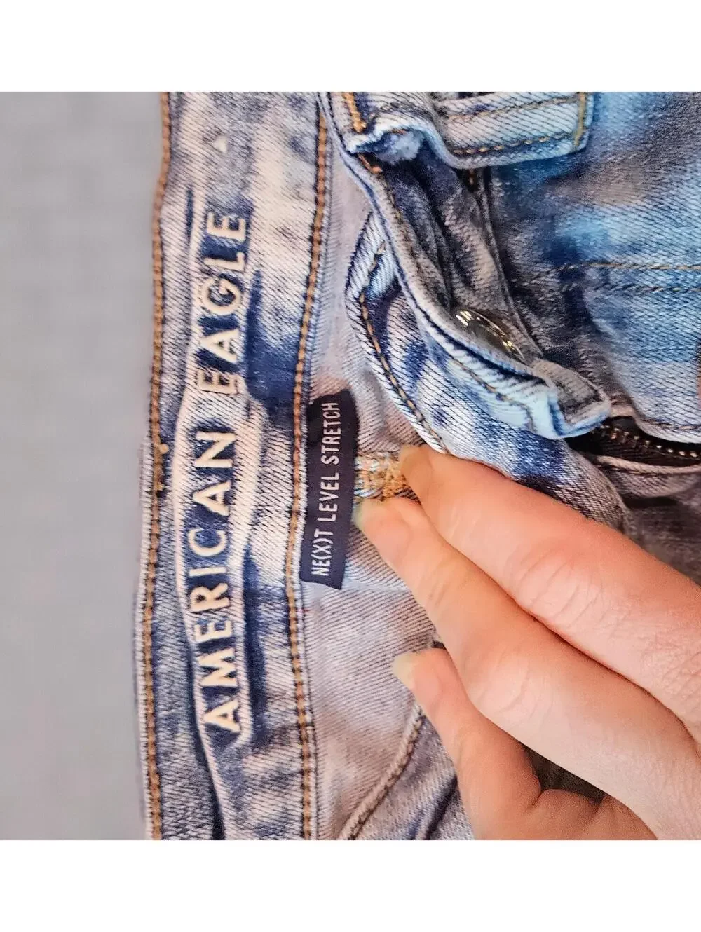 AMERICAN EAGLE MIDI DISTRESSED DENIM SHORTS SIZE 6